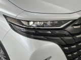 LEDヘッドライトです。デザイン性がよくとても明るいので、夜間の走行や悪天候でも安心です。しかも長寿命!
