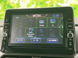CDやUSB、Bluetoothなど、様々なメディアに対応。お好みの音楽を車内で楽しめます。長距離運転も快適に過ごせる環境を演出します。