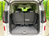 後席を格納すると、これだけの広さが!シーンに合わせたシートアレンジで、大きな荷物も積むことが出来ます♪