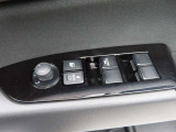 運転席のパワーウインドースイッチ部です。よく触れる場所だからこそ、使用状態があらわれますよね。ぜひこうした所もチェックしてください。