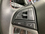 運転中、オーディオの操作をしてて、ハッとしたことはありませんか?ステアリングスイッチは、運転中でもハンドルでオーディオの操作が可能です。安全なドライブをサポートします。