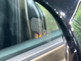 ブラインドスポットモニター ドライバーの死角に他の車を検知すると、ドアミラーの小さな警告灯が点灯。安全に車線を変更できます。ステアリングホイールを制御して衝突を回避するアシストをします。