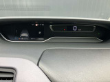 メーター内のディスプレイには運転をサポートするさまざまな情報を表示。