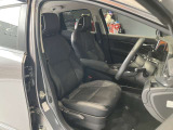 運転席まわりです。運転席からの視界が左右に広く隅々まではっきりと見渡せます!クルマの前端も把握しやすく安心して運転できます!