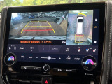 【パノラミックビューモニター】専用のカメラにより、上から見下ろしたような視点で360度クルマの周囲を確認することができます☆死角部分も確認しやすく、狭い場所での切り返しや駐車もスムーズに行えます。