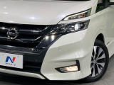 【LEDヘッドライト】悪天候や夜間走行時も良好な視界を確保し安心して運転できる高輝度LEDヘッドライトを装備!点灯速度が早く、消費電力も抑えられています。