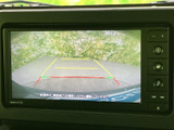 停車中には、地上デジタル放送をお楽しみいただけます。長距離移動の際のドライバーの休憩時間に最適です。快適な空間を提供します。