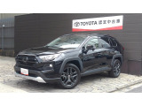 アイポイントが高くSUVらしく角ばったボディ形状で見切りが良く運転しやすいRAV4。大容量のラゲージスペースも特徴です。
