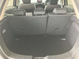 日常の使用に十分な広さの荷室です♪簡単な操作でシートアレンジもできます♪