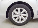 純正なので車に似合うデザインになっていますね。スタッドレスタイヤもご相談下さい。