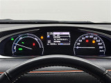 【メーターまわり】ドライバーから見やすい位置にあって安全運転に寄与します。マルチインフォメーションディスプレイでは、クルマに関する情報の確認はもちろん、各種安全機能・装備のON/OFFも設定可能。
