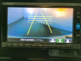 バックでの車庫入れも安心です! リアカメラが付いているバックモニター付のナビを装備しております。操作線もついており距離感も画面から確認できます。