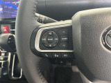 運転中、オーディオの操作をしてて、ハッとしたことはありませんか?ステアリングスイッチは、運転中でもハンドルでオーディオの操作が可能です。安全なドライブをサポートします。