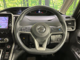 【純正革巻きステアリング】上質な革を使用することで、手にしっかり馴染みとても運転しやすいハンドルです♪