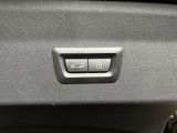 電動フロントシート♪シートポジションは2パターンまで記憶しておく事が出来ます!順番に運転するにはとても便利な機能です♪