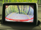 【バックカメラ】駐車時に後方がリアルタイム映像で確認できます。大型商業施設や立体駐車場での駐車時や、夜間のバック時に大活躍!運転スキルに関わらず、今や必須となった装備のひとつです!