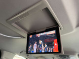【フリップダウンモニター】後席ディスプレイでテレビ視聴が可能!DVD機能もあれば視聴できますよ!長距離ドライブなどでも充実した車内になりますね!
