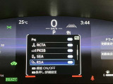 【RSA】前方カメラまたはナビゲーションシステム (情報を取得した場合)を使って特定の道路標識や信号などを認識し、ディスプレイ表示やブザーで運転者にお知らせ。