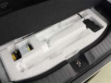 【パンク修理キット】スペアタイヤの代わりにパンク修理キットが備え付けられております