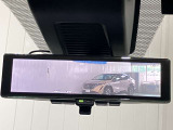 【インテリジェント ルームミラー】車両後方のカメラ映像をミラー面に映し出すので、車内の状況や、天候などに影響されずいつでもクリアな後方視界が得られます!