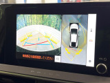【マルチテレインモニター】車のフロントやサイドのカメラ画像を同時にモニター表示することで、悪路や狭い道を走行時でも周囲の状況確認ができ安心!本格SUVにうれしい装備です♪