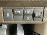 路外逸脱抑制機能は車が車線からはみ出しそうなときに車線内に戻すようにドライバーへお知らせします