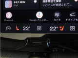 Google搭載によりさまざまな機能をハンズフリー操作できます。フロントにはシートヒーター&シートエアコン、ステアリングホイールヒーターを装備!北欧スウェーデン発祥のブランドならではのオプションです。