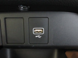 便利な充電用USBジャックも付いています☆周辺機器の充電にご利用頂けます☆