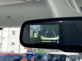バックミラーにもアラウンドビューモニターの映像が映せます