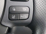 設定車速内で先行車の車速に合わせて速度を調節することで一定の車間距離を保ちながら追従走行できる「レーダークルーズコントロール(ブレーキ制御付)」を装備しています。