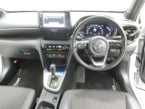 運転席からの視界はこんな感じです☆お気軽にご来店いただき、実際に座って是非お確かめください。ドライバーに寄り添う快適な操作フィールをもたらすステアリングです。