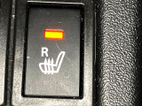★【シートヒーター】ボタン一つで座面を暖めてくれるシートヒーター☆長時間の運転も腰の疲れを軽減してくれます♪冬場にも嬉しい装備ですね