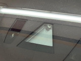 【i-ACTIVESENSE】走行中に前方の車両等を認識し、衝突しそうな時は警報とブレーキで衝突回避と被害軽減をアシスト。より安全にドライブをお楽しみいただけます。