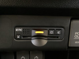 ETCがついています。高速道路の料金所の通過も楽々です。カードの取り出しもしやすい場所についています。