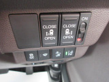 両側電動スライドドア装備しております。高速道路のご利用時にとても便利なETC車載器付。