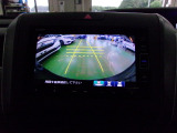 バックカメラの画像です。ガイドラインがスムースな車庫入れをサポートいたします。車庫入れの安心感がアップしますね。