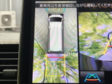 後方の状況を画面で確認できるので、狭い場所での駐車や車庫入れが格段に楽になります。安全確認をサポートし、運転の負担を軽減します。
