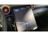 【コマンドシステム】センターのコントローラーとスイッチ類及び音声認識機能により、ナビゲーションやオーディオ&ビジュアル、車両設定等を安全に操作できます。また高精度ディスプレイを採用しています。
