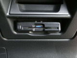 見栄えよくすっきりと収まるETC車載器です。高速道路の料金所をスムーズに通過でき、快適なドライブをサポートします。納車されたその日からすぐに遠出やロングドライブを楽しめます。