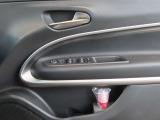 運転席ドア操作部使用感なく綺麗な状態です。