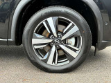 Gグレード標準の19インチアルミホイール。タイヤサイズは235/55R19。