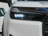 切れにくく明るいLEDヘッドライト装備