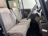 【運転席シート】ゆったりと広々した空間です。ストレスなく運転ができますよ!
