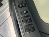 【電動格納ミラー】サイドミラーは電動格納式となっており、狭い駐車場でもキズがつくリスクを抑えられます。
