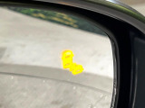 【ブラインドスポットインフォメーション】走行中、ドアミラーの死角になりやすい箇所に後続車が接近するとサイドミラー付近に警告を表示、ドライバーに注意喚起をしてくれます。