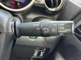操作しやすい位置に配置されたウインカーレバー。確実な操作感で、安全な車線変更をサポートします。直感的に使える設計です。