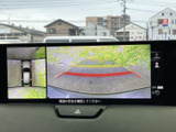 狭い場所でも安心、後方の状況を的確に把握できます。安全な駐車操作をサポートし、運転の負担を軽減します。