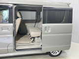【左側オートスライドドア】「インテリジェントキー」「ドアハンドル」「運転席スイッチ」の操作により自動でスライドドアを開閉できます!