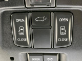 【両側パワースライドドア】スマートキーや運転席のスイッチで後席両側スライドドアの開閉が可能♪電動だから力を入れてドアを開ける必要が無く、小さなお子様でも簡単に開け閉めでき快適です♪