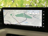 高機能なナビゲーションシステムは、目的地への案内をスムーズに行います。快適なドライブをサポートする頼もしい相棒です。